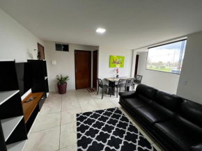 Próximo DFPLAZA confortável AP de 2 qts, varanda e garagem